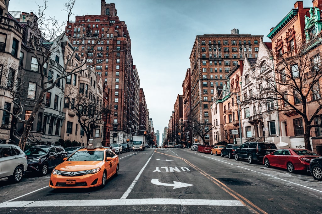 Rue New York avec un taxi jaune